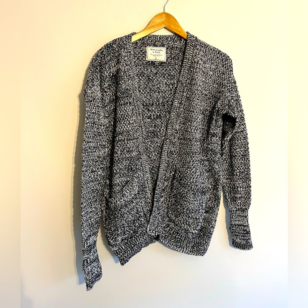 Abercrombie & Fitch Women's Marled Black and White Sweater